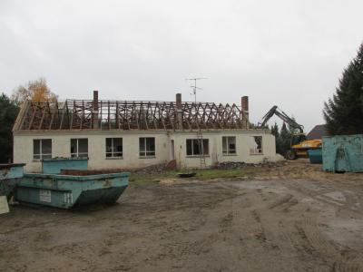 Abrißarbeiten in Bornsdorf „Neue Schule“ gehen voran (Bild vergrößern)