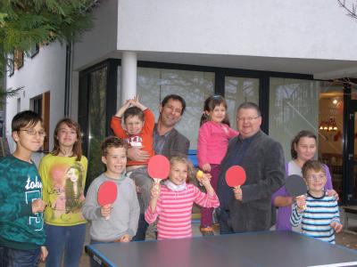 AWO-Kinderhaus in Creuzburg erhält neue Tischtennisplatte (Bild vergrößern)