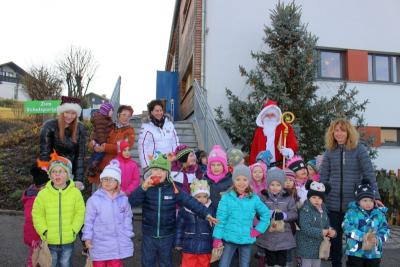 Foto zur Meldung: Der Hl. Nikolaus besuchte den Kindergarten St. Johannes