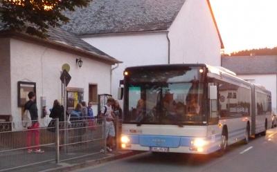 Das war  bis Ende Nov 2015 der Standard: Schulbushaltestelle mit Direktanschluss nach St.Goarshausen