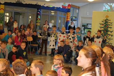 Foto zur Meldung: „Der Nussknacker“ Musikalischer Weihnachts-Workshop in der Grundschule