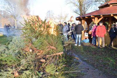 Weihnachtsbaum verbrennen der FF Quitzow und ihres Fördervereins