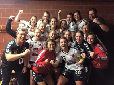 Foto zur Meldung: Handballerinnen feiern ersten Saisonsieg!