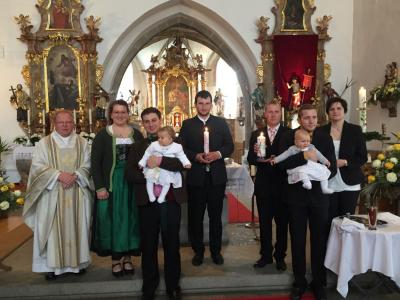 Foto zur Meldung: Feierliche Taufe für zwei Mädchen in Miltach