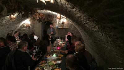 Erste Weinprobe im historischen Gewölbekeller im Rathaus von Mücheln war ein voller Erfolg (Bild vergrößern)