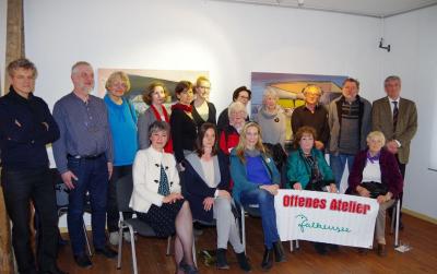 Die teilnehmenden Künstler und Bürgermeister Heiko Müller trafen sich im Museum und in der Galerie Falkensee