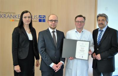 Foto zur Meldung: Hernienchirurgie im Ev. Krankenhaus Dierdorf/Selters mit Siegel ausgezeichnet