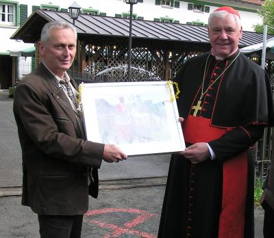 Foto zur Meldung: Bildgeschenk an Kardinal Gerhard Ludwig Müller