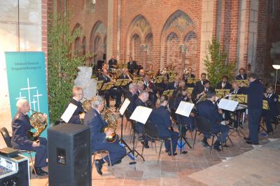Rund 100 Besucher waren im vergangenen Jahr zum Benefizkonzert in die Klosterkirche nach Mühlberg gekommen und erlebten dort einen stimmungsvollen Musikabend mit einem gut aufgelegten Landespolizeiorchester (Bild vergr&ouml;&szlig;ern)