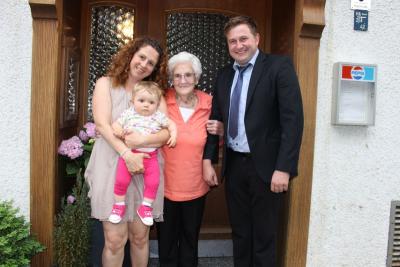 Foto zur Meldung: Zum 95. Geburtstag von Karoline Jansen  - Ministerpräsident Seehofer schickte ein Glückwunschschreiben