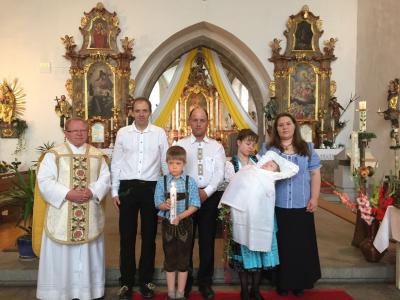 Foto zur Meldung: Taufe von Emma Mayer in Miltach