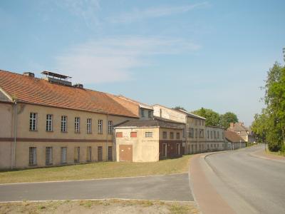 Blick von der Straßenseite auf die Gebäude der Papierfabrik ca.2004