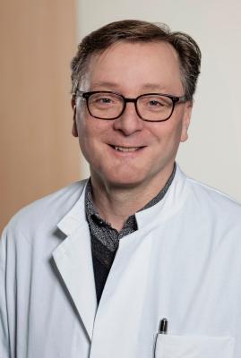 Chefarzt Dr. Barthel Kratsch