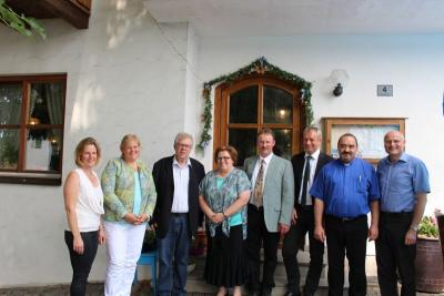 Foto zur Meldung: Schulleiter Ulrich Stoltmann und stellvertretende Schulleiterin Elisabeth Ruis gehen in den Ruhestand