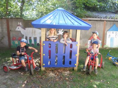 Ein neues Spielhaus für  die Kinder aus dem Knirpsentreff (Bild vergrößern)