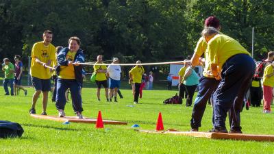 Foto: "Spaß-Staffel" Foto zur Meldung: 22. Sportfest für Menschen mit Behinderung: Tolle Wettkämpfe, ausgelassene Stimmung und optimales Wetter