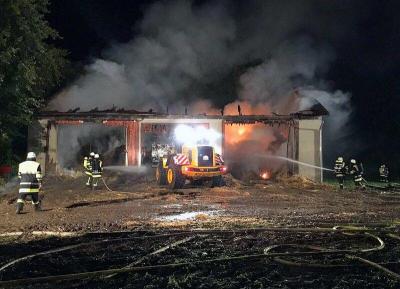 Brand einer landwirtschaftlichen Lagerhalle in Ampermoching