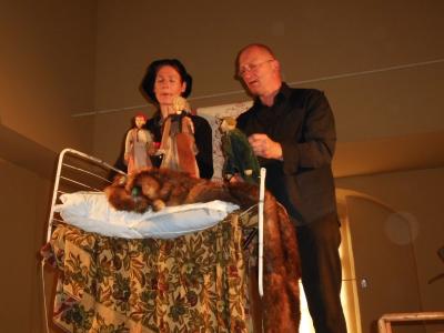 „Rotkäppchen“ im Puppentheater (Bild vergr&ouml;&szlig;ern)
