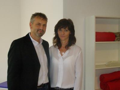 Anja und Michael Schäfer haben mutig eine neue Physiotherapie in Creuzburg eröffnet (Bild vergrößern)