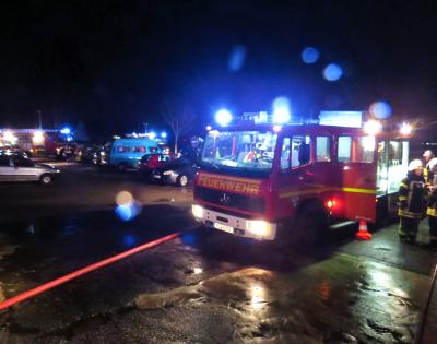 Alarmübung: Feuerwehren Seester und Klein Nordende "retten" 6 Personen bei "Feuer" in der Mosterei