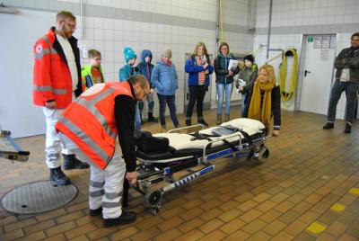 Foto zur Meldung: Förderschüler aus Neuwied zu Besuch im Dierdorfer Krankenhaus