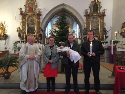 Foto zur Meldung: Tauffeier in der Pfarrkirche für Florian Tax