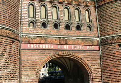 Inschrift des Holstentores in Lübeck