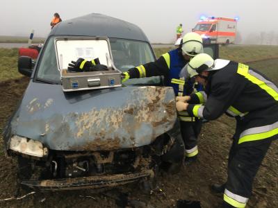 Schwerer Verkehrsunfall mit eingeklemmter Person - OVS Rettenbach - Kollbach
