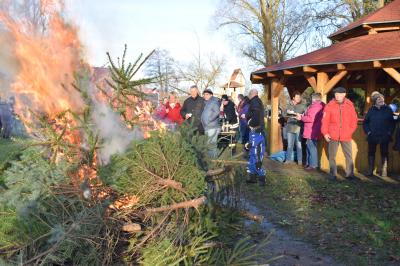 Weihnachtsbaum verbrennen in Quitzow