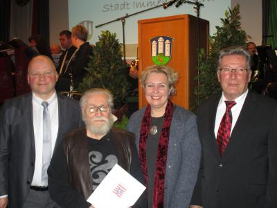 Ehrung beim Neujahrsempfang: Ehrenbrief des Landes Hessen für Dr. Burckhard Garbe (Bild vergrößern)