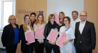 Foto zur Meldung: Examen im Evangelischen Krankenhaus Dierdorf/Selters: Alle fünf Auszubildenden wurden übernommen
