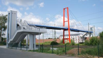 Neue Brücke über die Bahn eingeweiht