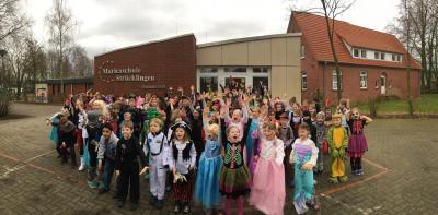 Foto zur Meldung: Karnevalsfeier am Rosenmontag in der Strücklinger Grundschule, der Marienschule.