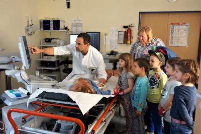 Foto zur Meldung: Vorschulkinder aus Hardert auf Entdeckungstour durch das Ev. Krankenhaus Dierdorf
