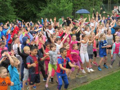 Sportabzeichenfest - Die Kinder trotzten dem Regen (Bild vergrößern)