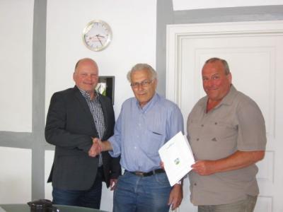 Langjähriger Mitarbeiter der Nahwärme Immenhausen GmbH (NWI) in den Ruhestand verabschiedet (Bild vergrößern)