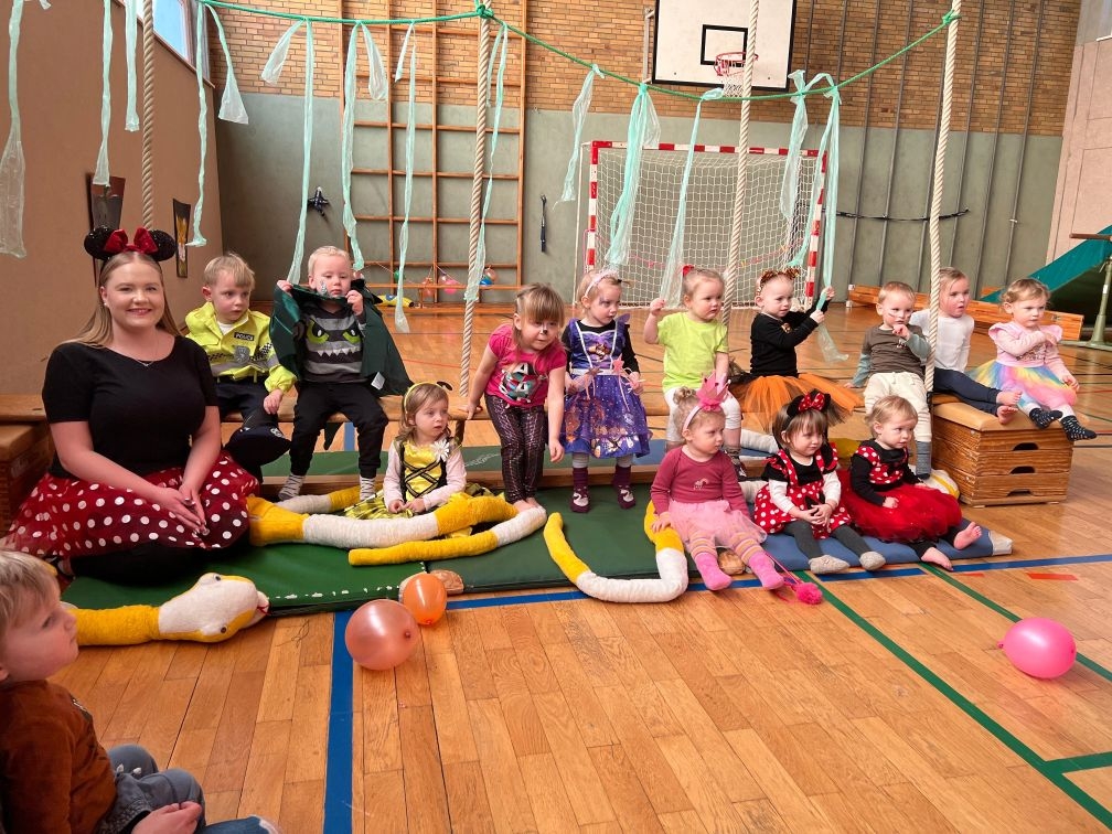 Fsching beim Eltern-Kind-Turnen