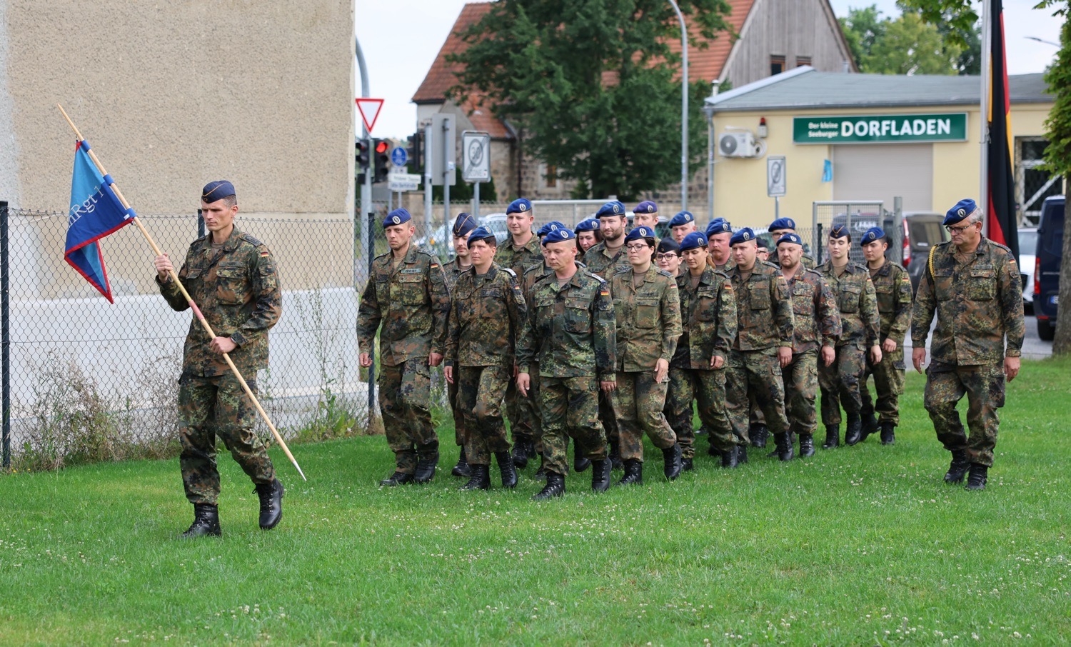 Erneuerung der Patenschaft zwischen der 9. Kompanie des Sanitätsregiments 1 der Bundeswehr und dem Ortsteil Seeburg am 22. Juni 2024 (Foto: Carsten Scheibe, Unser Havelland)