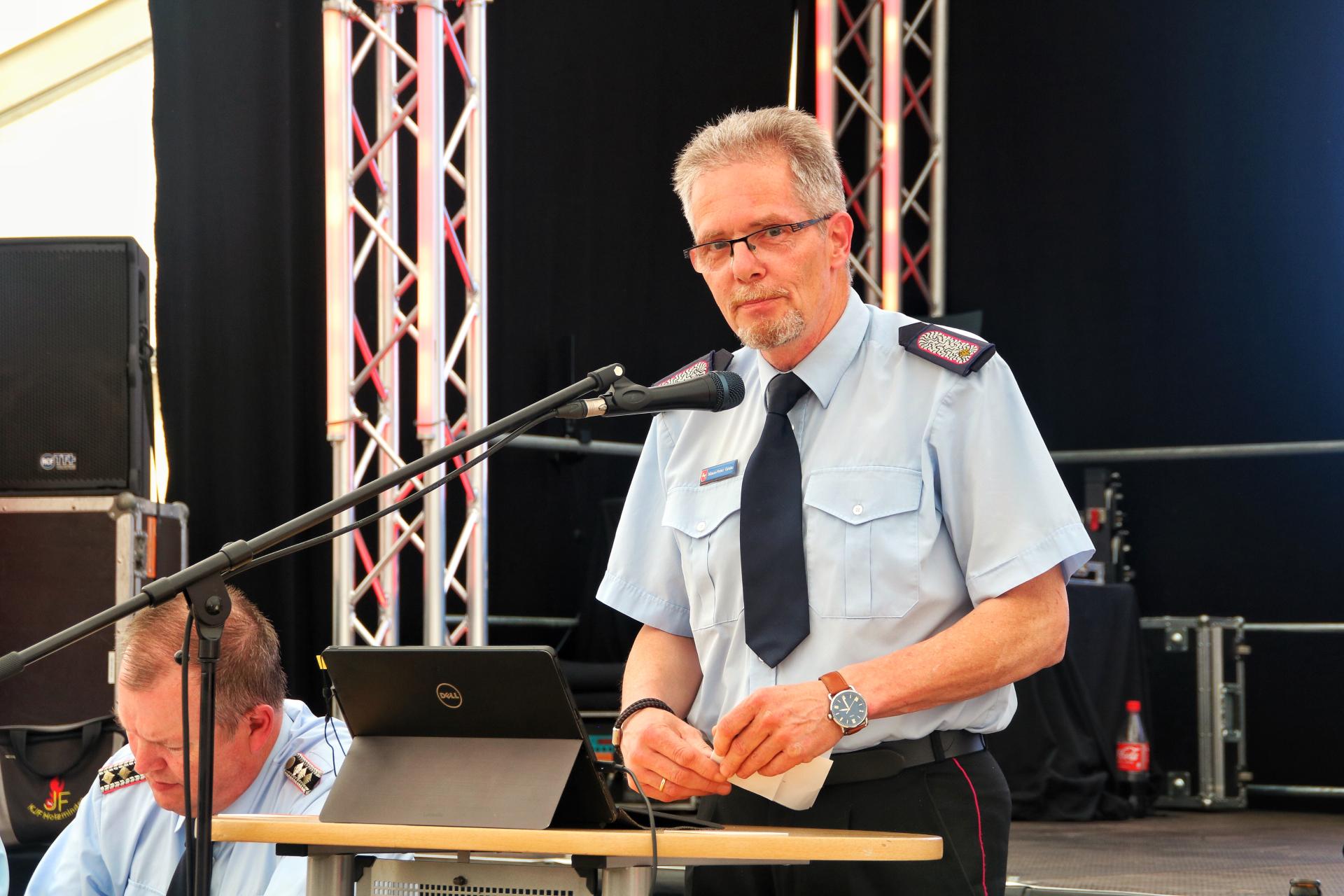 Klaus-Peter Grothe spricht zur Versammlung