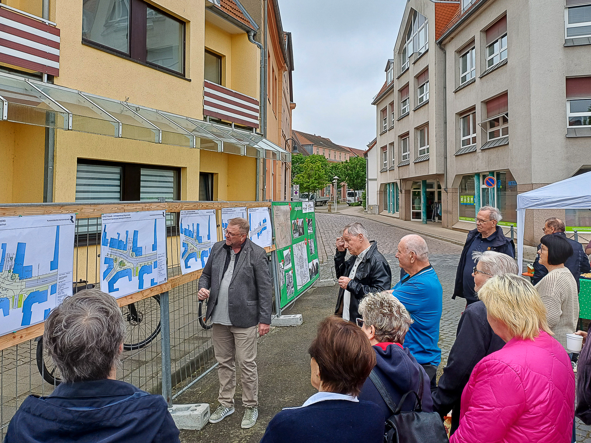 Planungen für die Neugestaltung des Magazinplatzes wurden vor ei-nem Jahr beim Tag der Städtebauförderung öffentlich vorgestellt. Foto: Stadt Pritzwalk