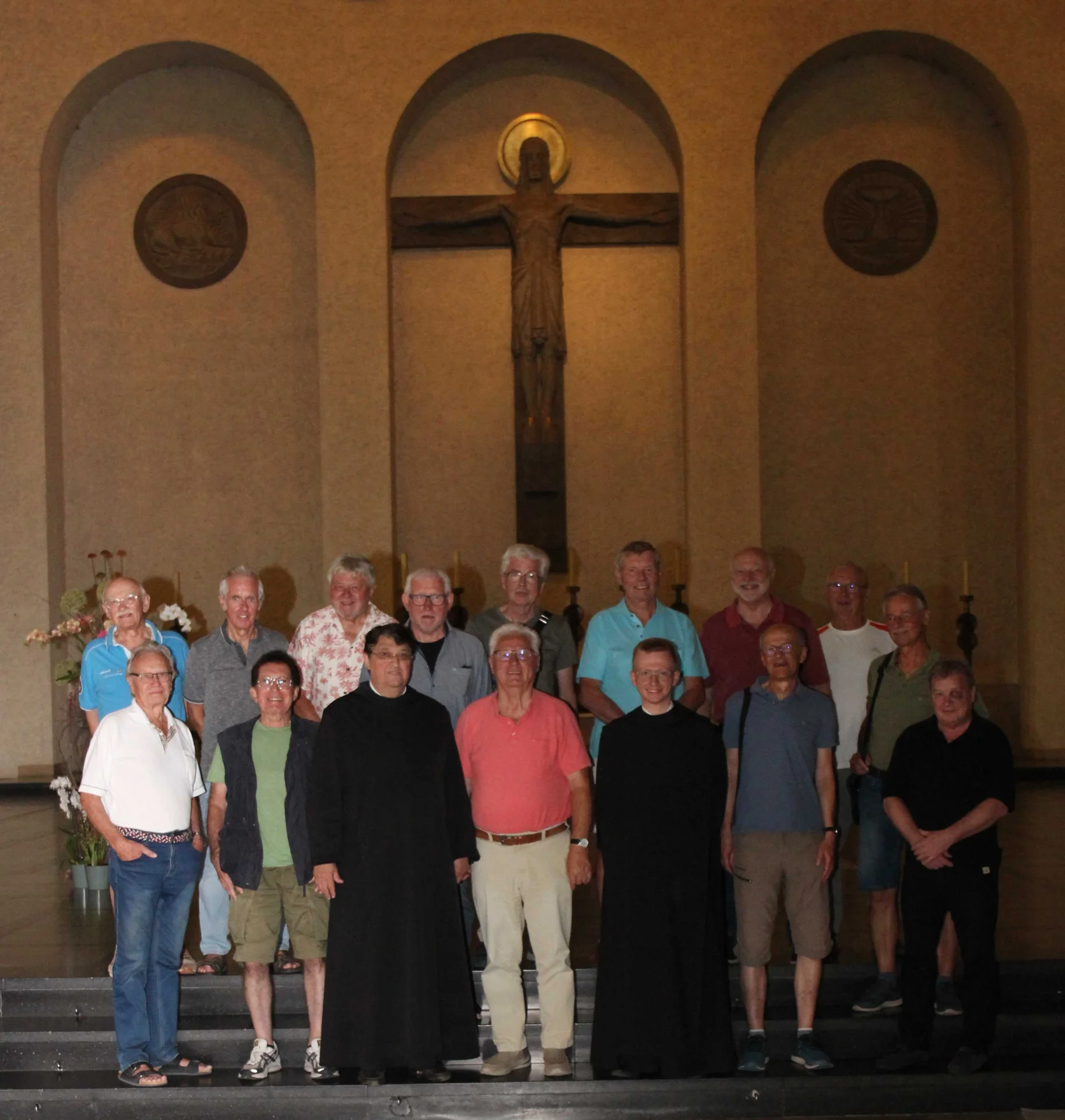 TSV-Männer-Gymnastik-Gruppe beim Klosterbesuch im Münster Schwarzach