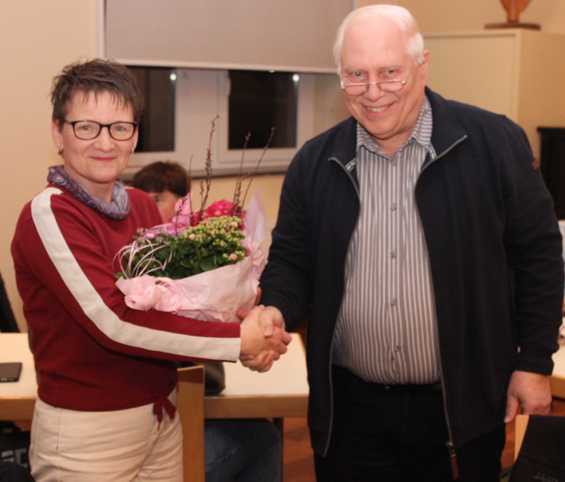 Karl Ost dankt Ingrid Weber