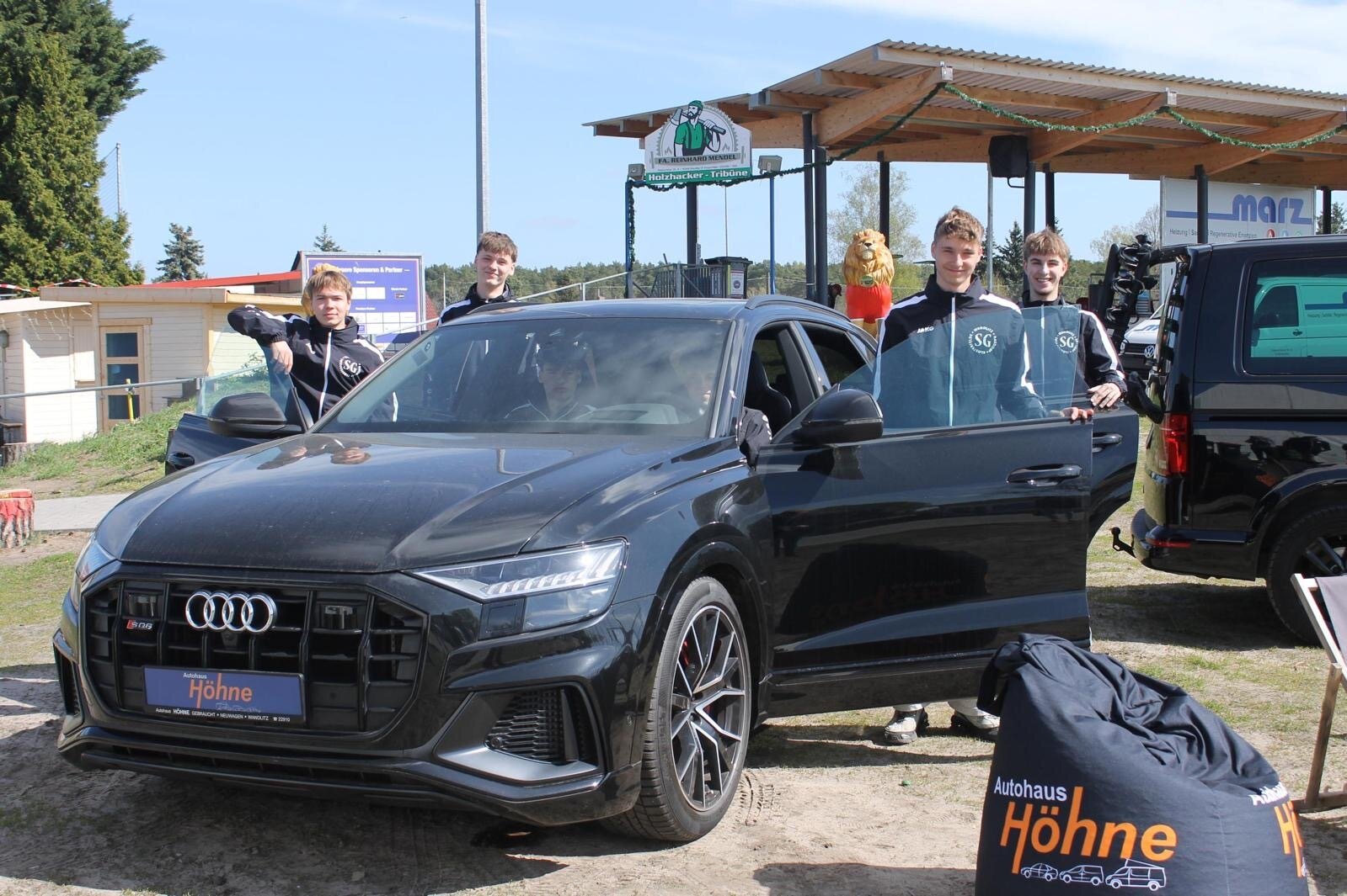 Autohaus Höhne als stolzer Sponsor der U19