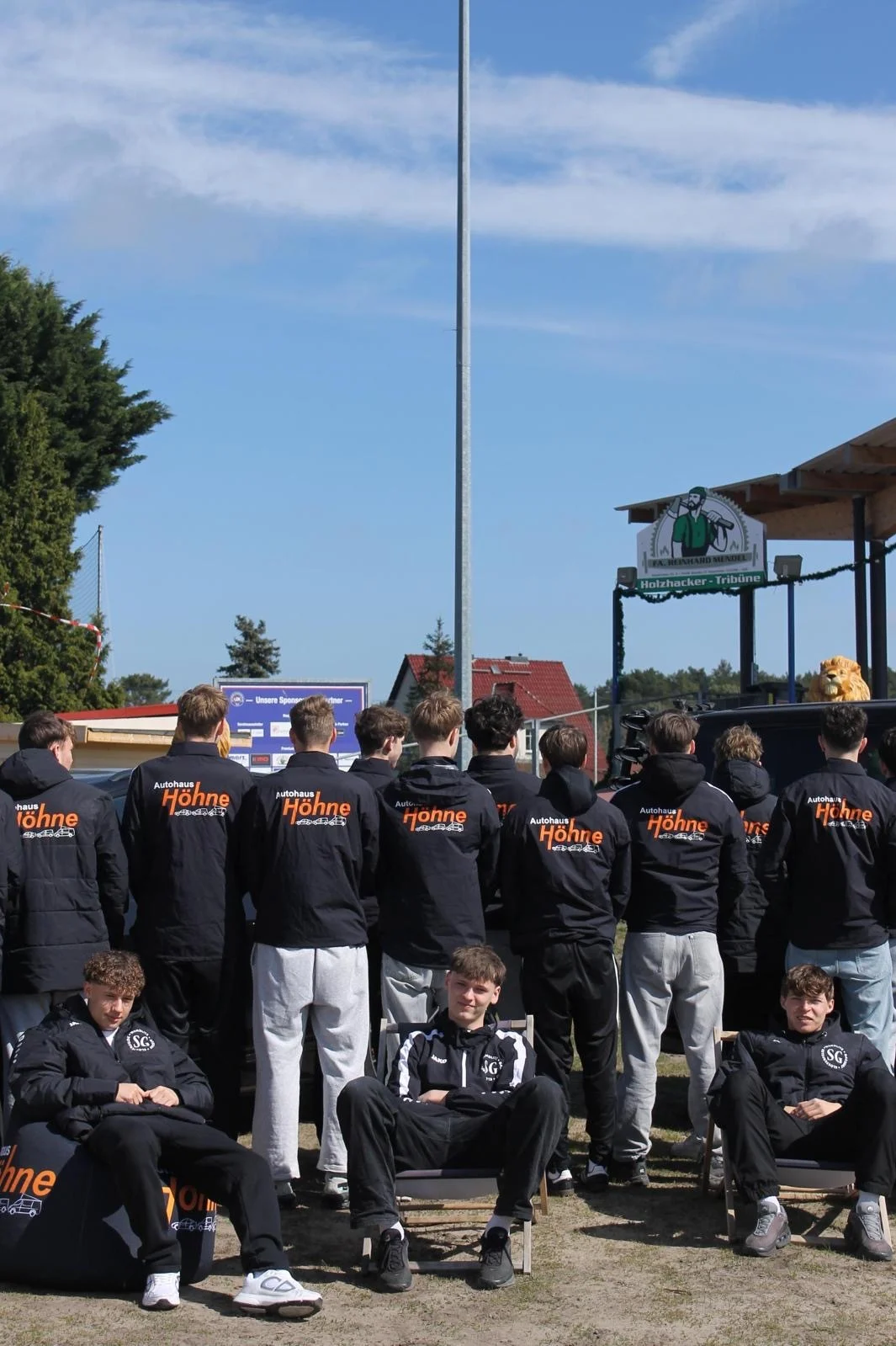 U19 in warmen Jacken für die kommende Saison