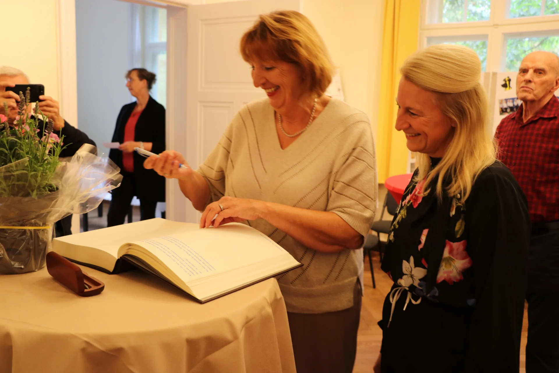 Eintrag Goldenes Buch Frau Overbeck
