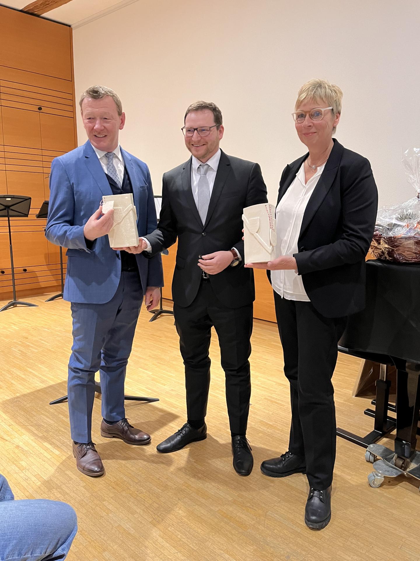v.l. Bürgermeister Peter Juks, Bürgermeister Robert Zillmann, Bürgermeisterin Ulrike Drossel © Gemeinde Holzwickede