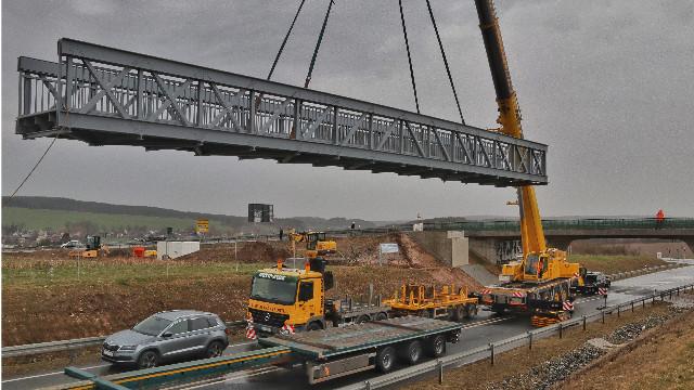 „Neue Radwegbrücke“