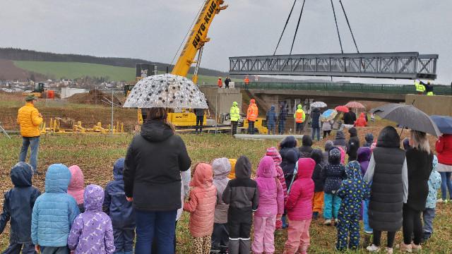 „Neue Radwegbrücke“