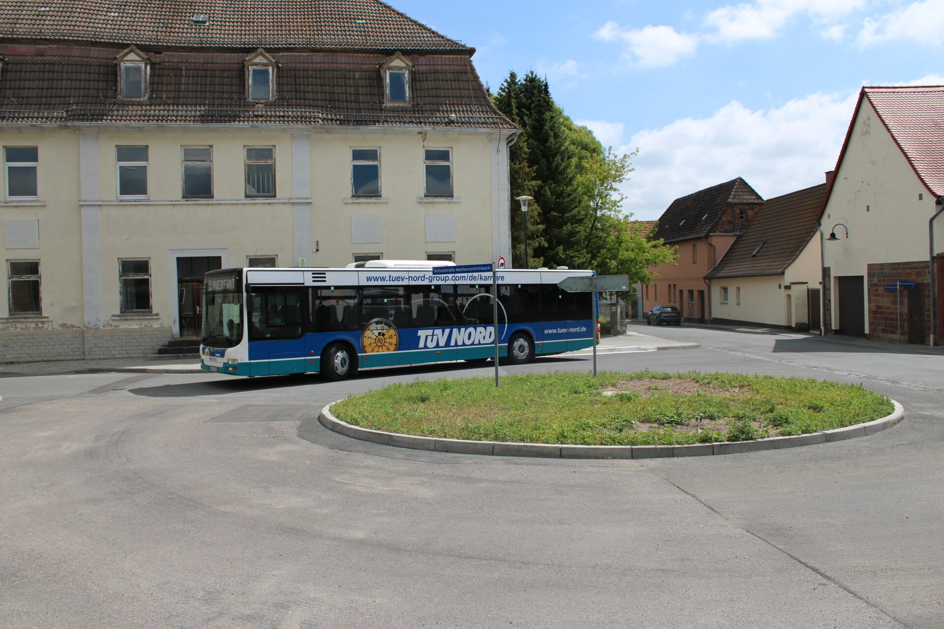 Bushaltestelle in Weißenschirmbach