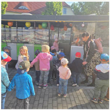 2025-06-12 Fahrt mit der Loki am Kindertagsfest#